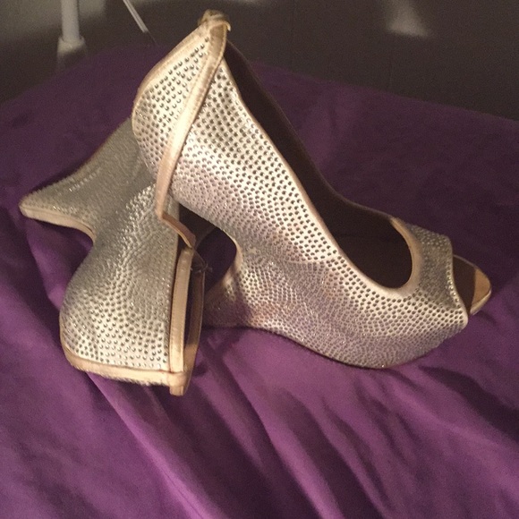 Heels - Picture 2 of 2